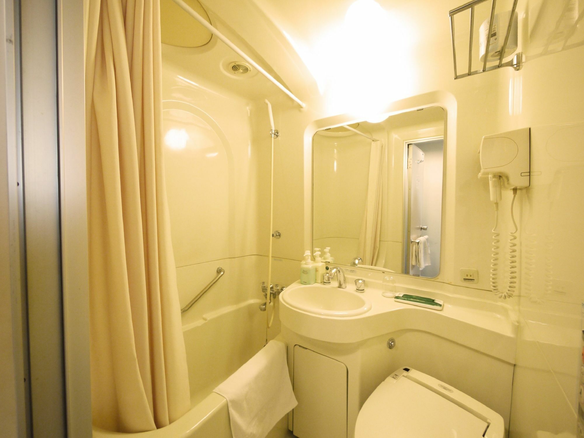 Hotel Route-Inn Kitakyushu-Wakamatsu Ekihigashi Екстериор снимка
