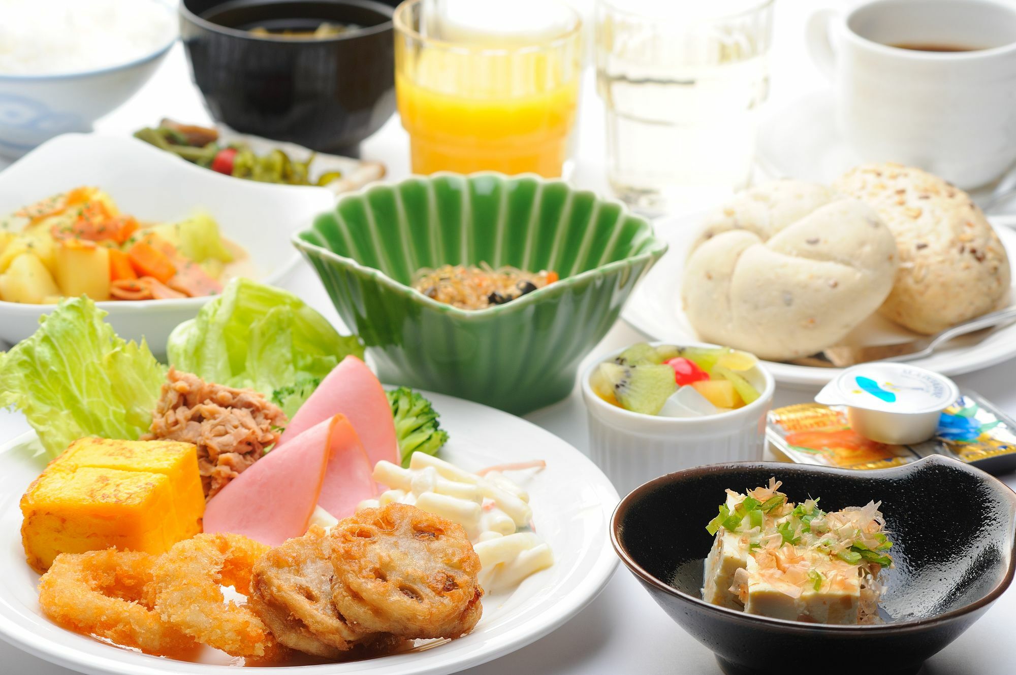 Hotel Route-Inn Kitakyushu-Wakamatsu Ekihigashi Екстериор снимка